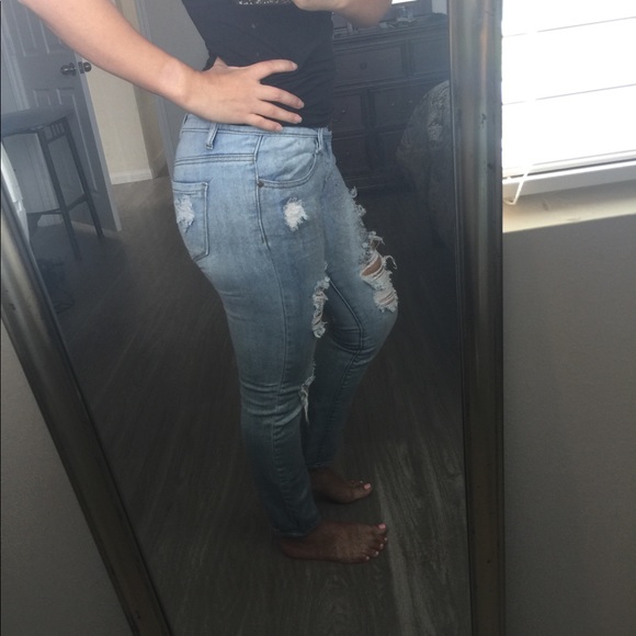 Distress Jeans - Picture 2 of 2